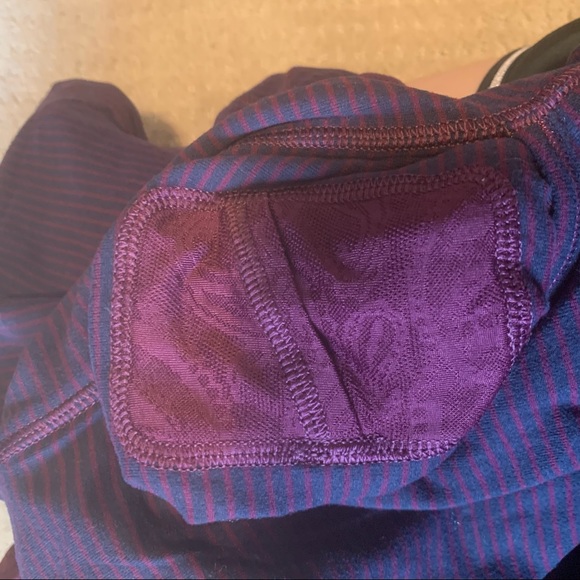 Sz 10, Lululemon running top.  Soft rulu fabric. - Picture 5 of 5